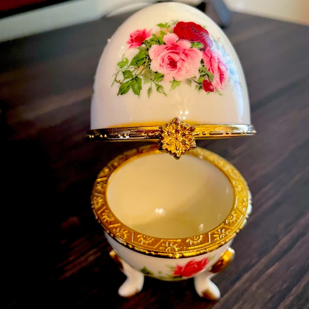 Vintage floral ring box - Formalities by Baum Bros